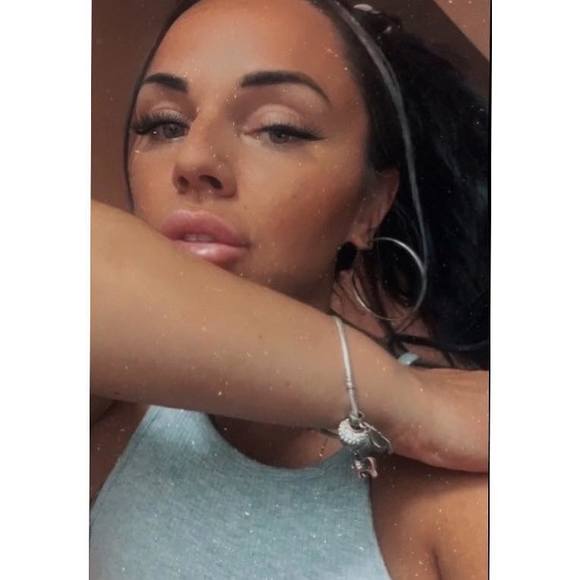 Meet your Posher, Anniie-claude - Picture 1 of 1